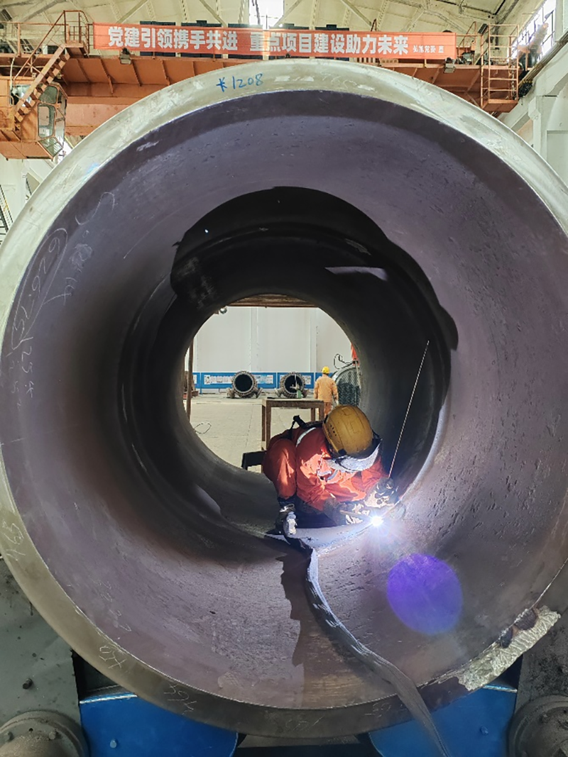 立足實(shí)體拼創(chuàng)新 鐵馬踏破鑄夢(mèng)來---瀘天化弘旭公司制造的國內(nèi)第二臺(tái)全國產(chǎn)特種高壓設(shè)備交付使用(圖4)