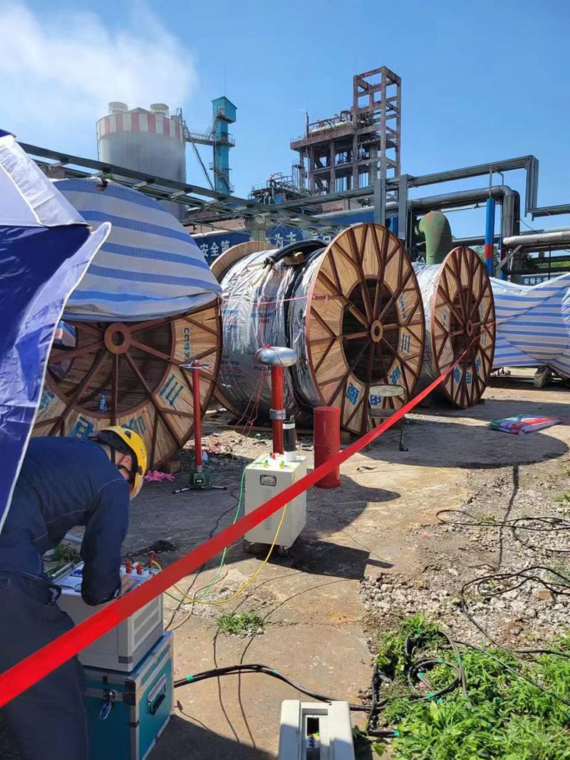 弘旭公司順利開展硝區(qū)35KV新入庫(kù)電纜耐壓試驗(yàn)(圖2)