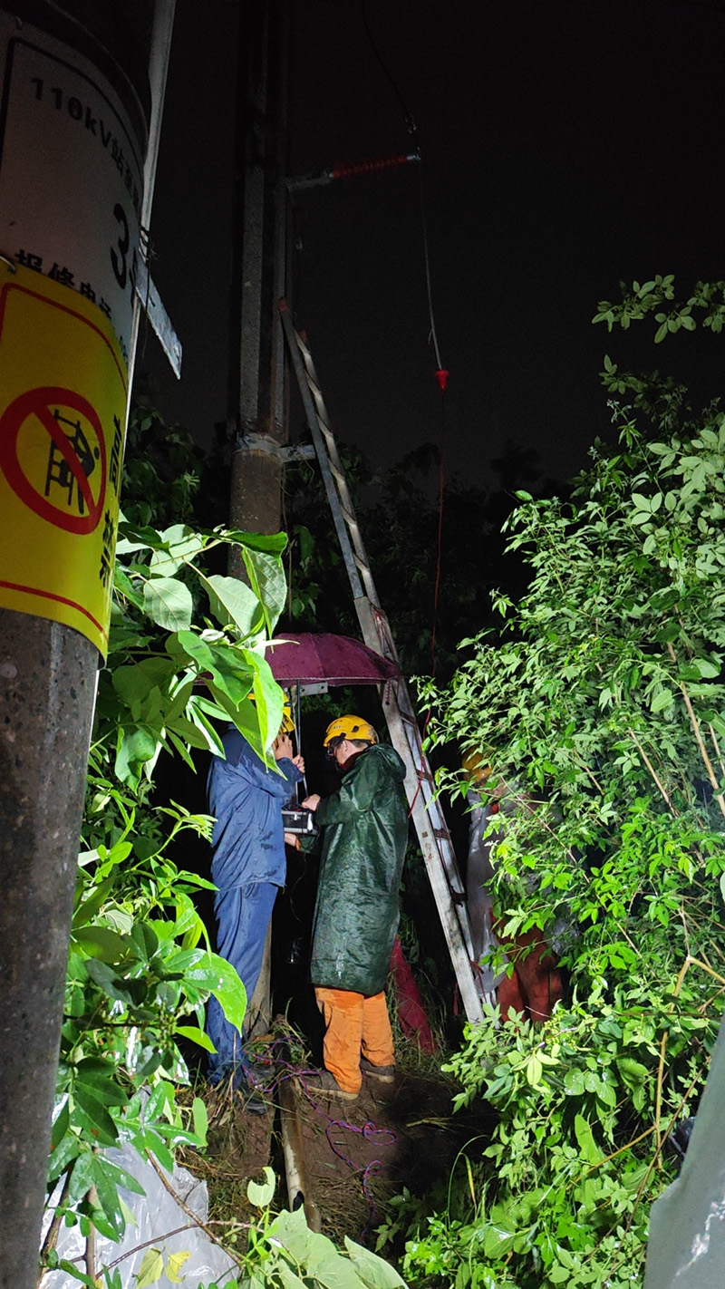 弘旭公司完成硝區(qū)35KV電纜緊急搶修任務(wù)(圖2) 弘旭公司完成硝區(qū)35KV電纜緊急搶修任務(wù)(圖2)