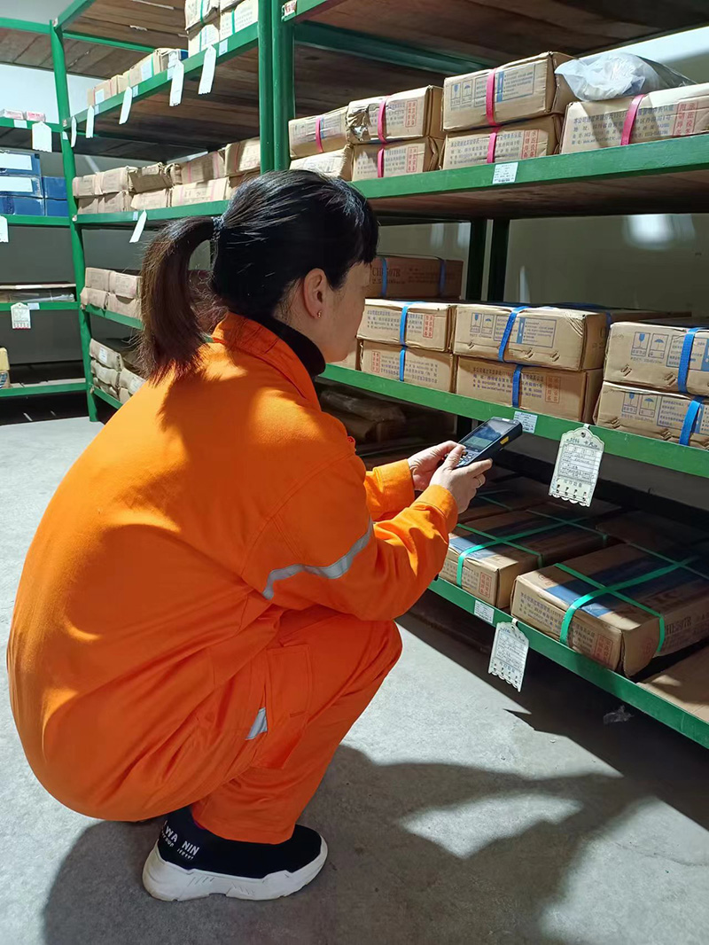 堅(jiān)守崗位過清明 奮斗實(shí)干敬英烈(圖4) 堅(jiān)守崗位過清明 奮斗實(shí)干敬英烈(圖4)