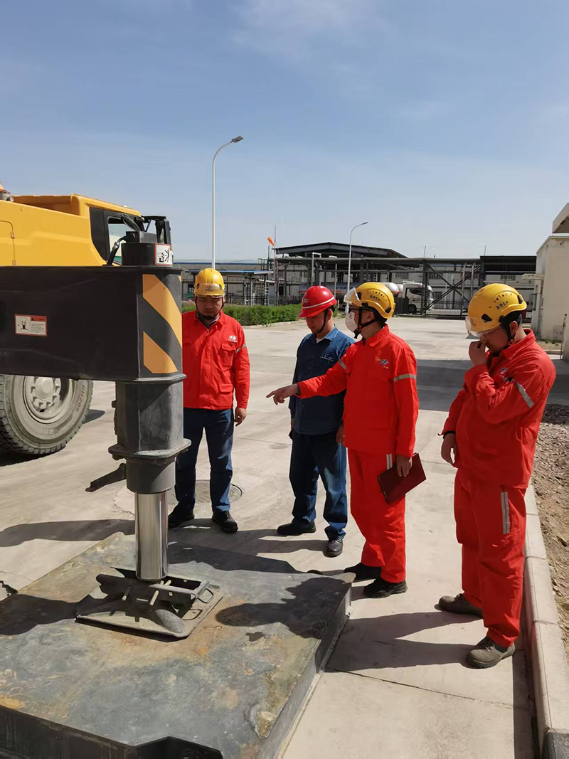 弘旭公司副總經(jīng)理石強(qiáng)赴寧夏和寧維保項(xiàng)目部開展督導(dǎo)工作(圖1) 弘旭公司副總經(jīng)理石強(qiáng)赴寧夏和寧維保項(xiàng)目部開展督導(dǎo)工作(圖1)