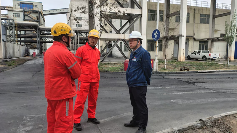 弘旭公司副總經(jīng)理石強(qiáng)赴寧夏和寧維保項(xiàng)目部開展督導(dǎo)工作(圖2) 弘旭公司副總經(jīng)理石強(qiáng)赴寧夏和寧維保項(xiàng)目部開展督導(dǎo)工作(圖2)
