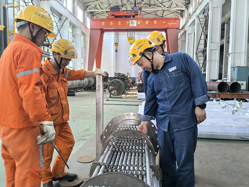 弘旭公司總經(jīng)理劉小東帶隊督導設備制造安全生產(chǎn)專項檢查(圖2) 弘旭公司總經(jīng)理劉小東帶隊督導設備制造安全生產(chǎn)專項檢查(圖2)