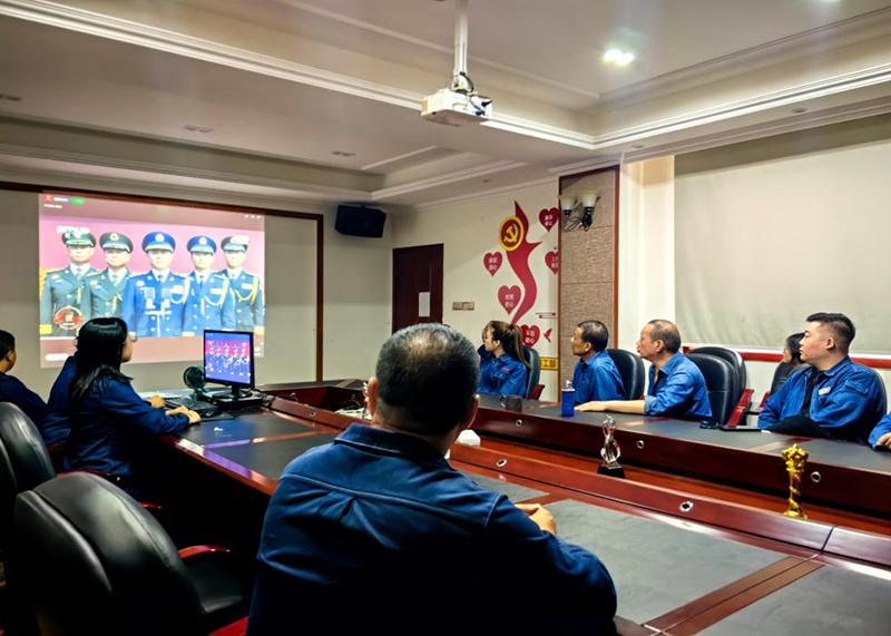  弘旭公司組織觀看九三閱兵式，激發(fā)愛國熱情(圖3)