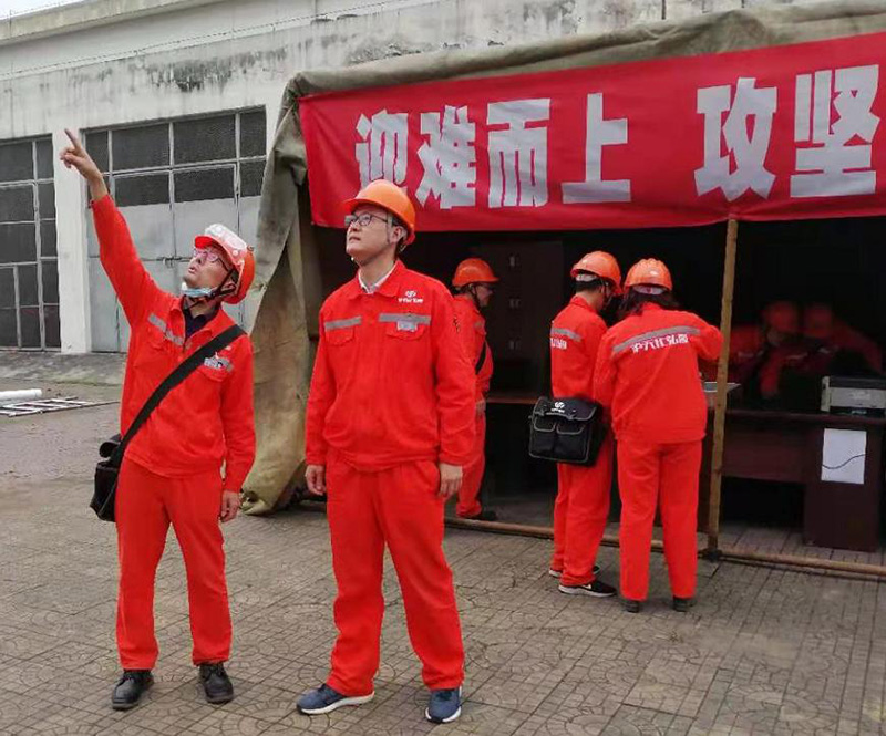 弘旭公司黨委書記熊輝率隊赴中海瀝青項目部檢查指導(dǎo)并慰問員工(圖2) 弘旭公司黨委書記熊輝率隊赴中海瀝青項目部檢查指導(dǎo)并慰問員工(圖2)