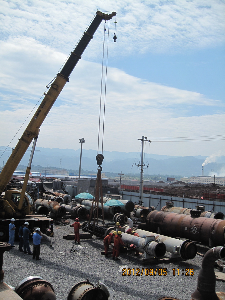 換熱器管束抽芯后回裝(圖1) 換熱器管束抽芯后回裝(圖1)