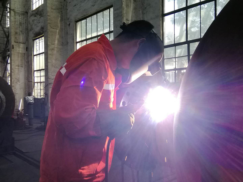 在弧光中踐行的璀璨初心--弘旭公司焊接高級技師蔣興勇(圖1) 在弧光中踐行的璀璨初心--弘旭公司焊接高級技師蔣興勇(圖1)