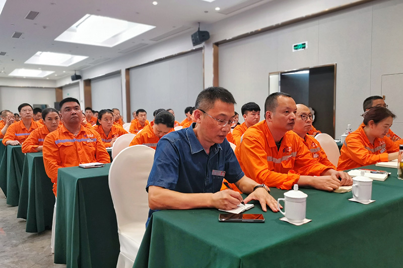 瀘州市安協(xié)與弘旭公司開展安全法律法規(guī)培訓(xùn)會(圖2) 瀘州市安協(xié)與弘旭公司開展安全法律法規(guī)培訓(xùn)會(圖2)