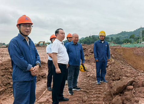 廖廷君到弘旭公司箱涵項(xiàng)目部現(xiàn)場(chǎng)調(diào)研指導(dǎo)工作