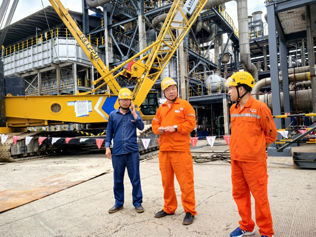 瀘天化綠源醇 第二廢熱鍋爐成功吊裝就位(圖2) 瀘天化綠源醇 第二廢熱鍋爐成功吊裝就位(圖2)